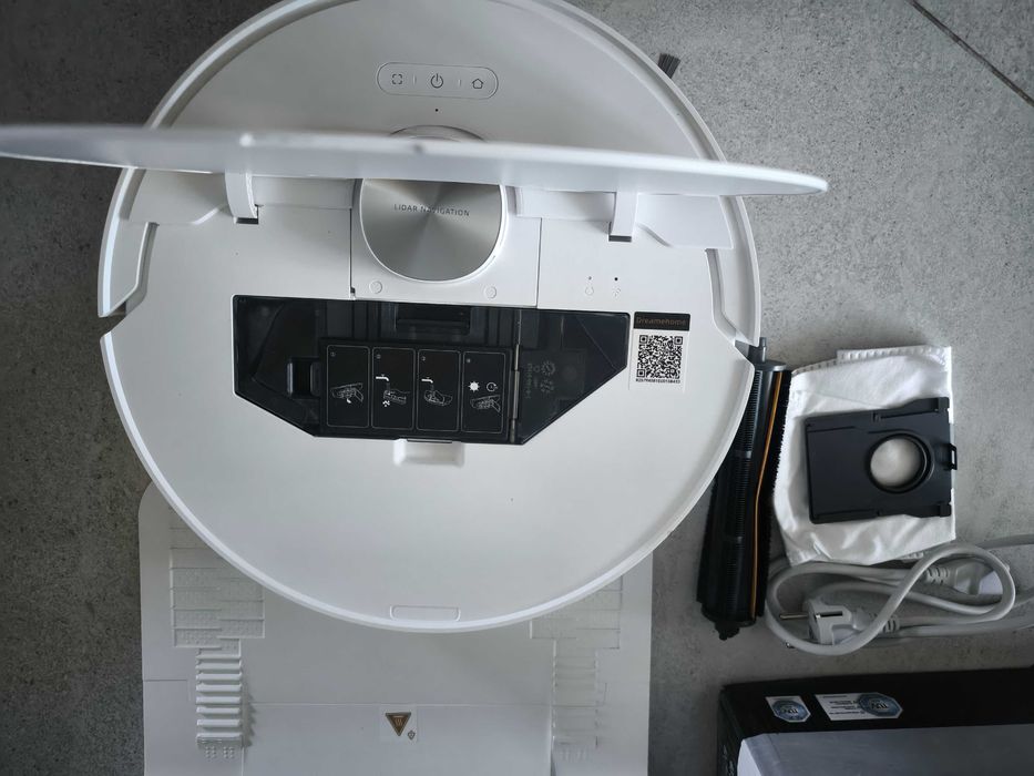 Robot sprzątający Dreame L40 Ultra AE biały mopowanie stacja czyszcząca