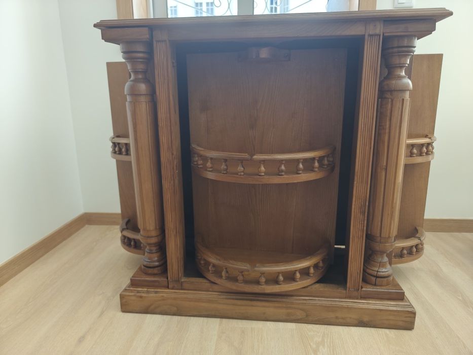 Móvel Bar. Madeira Castanho.