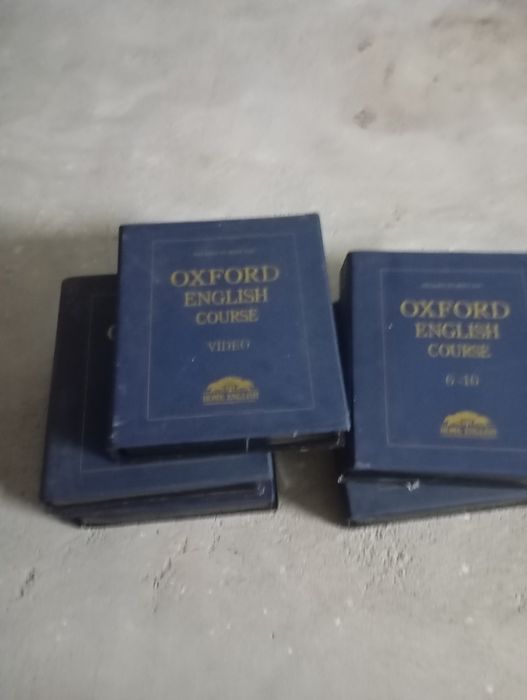 Cassete e videos de curso de Inglês