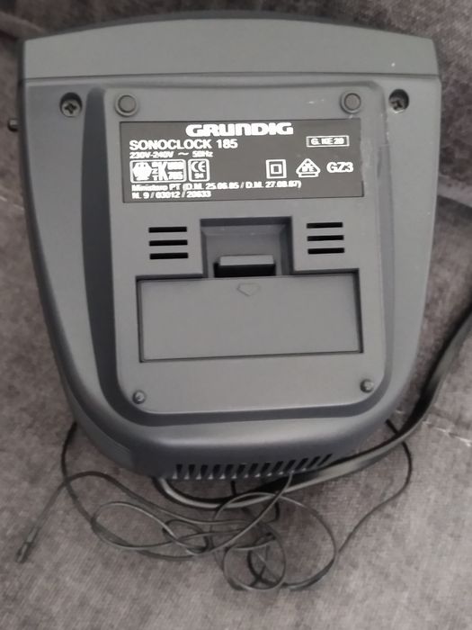 Rádio Despertador Grundig Sonoclock 185