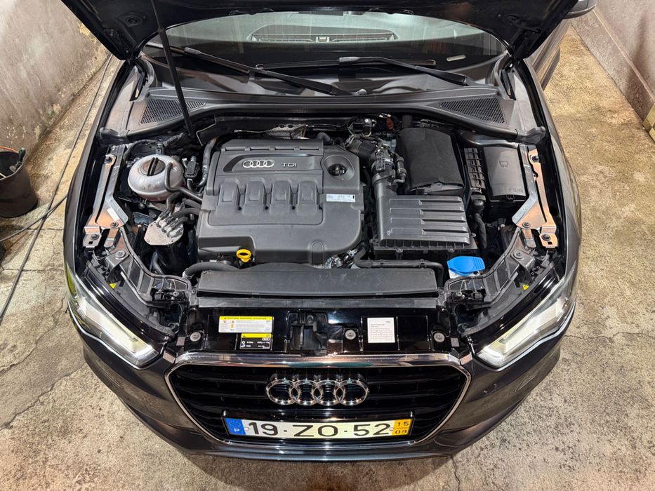 Audi A3 Limousine 1.6 TDI S-line S tronic / Garantia