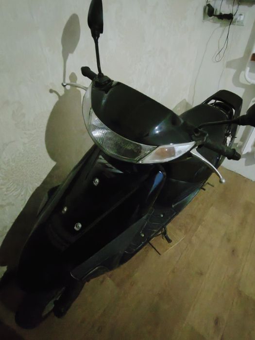 Мопед находу в отличном состоянии.Акумулятор и доп.скат новые..