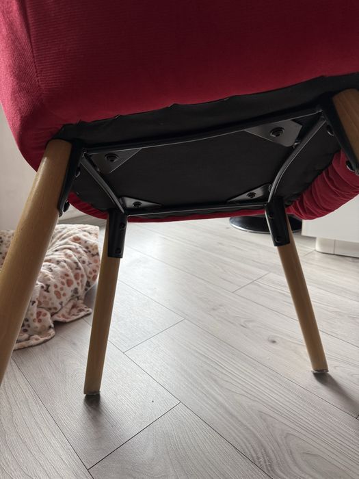 Sprzedam czerwony fotel