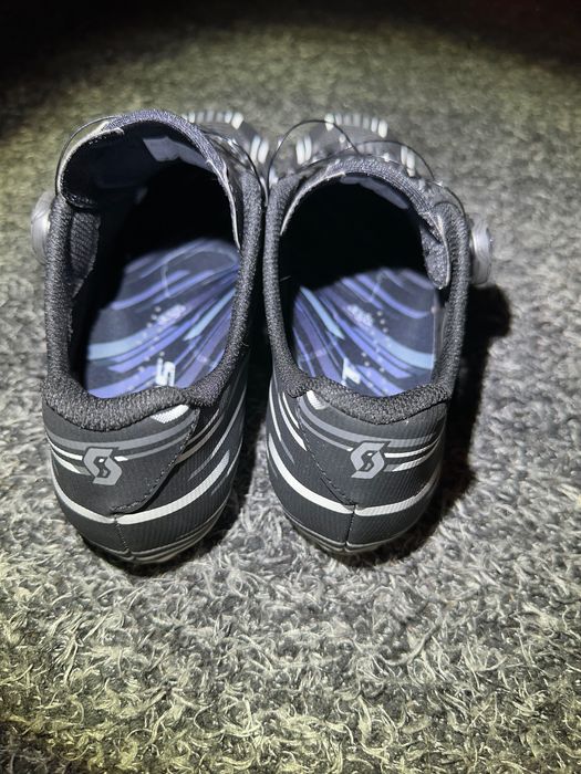 Sapatos Scott 40