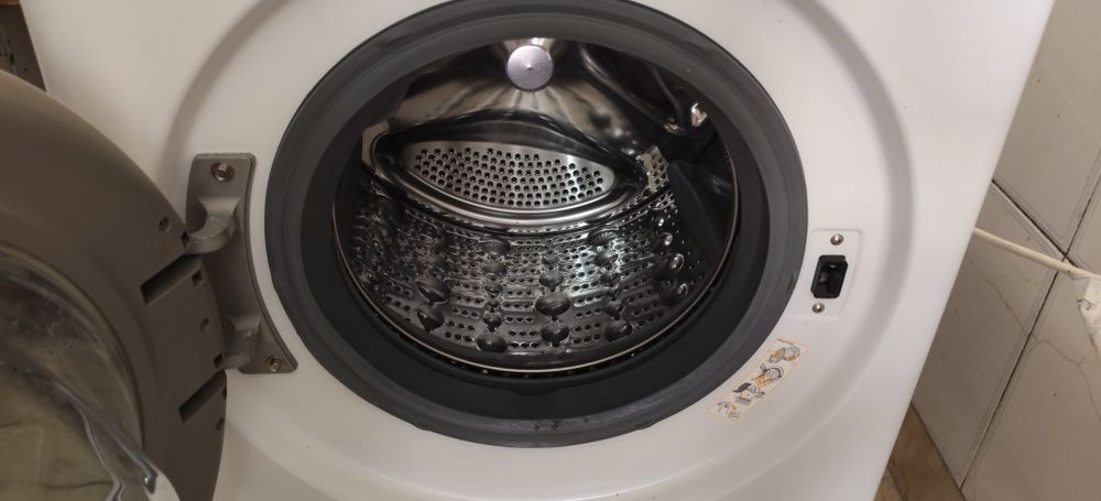 Máquina de lavar roupa LG direct drive 8kg 1400rpm A+++ como nova fazemos entrega e instalação na sua casa.