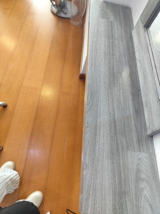 Vendo 2 prateleiras 20€ cada uma disponível para Abril