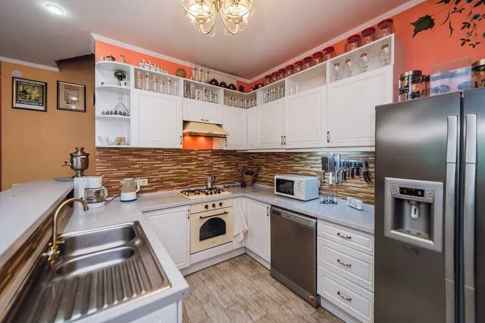 77 Будинок в парку "Сирецький Гай " басейн мангал музика альтанка