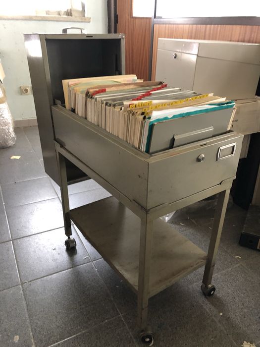 Movel arrumo vintage em metal