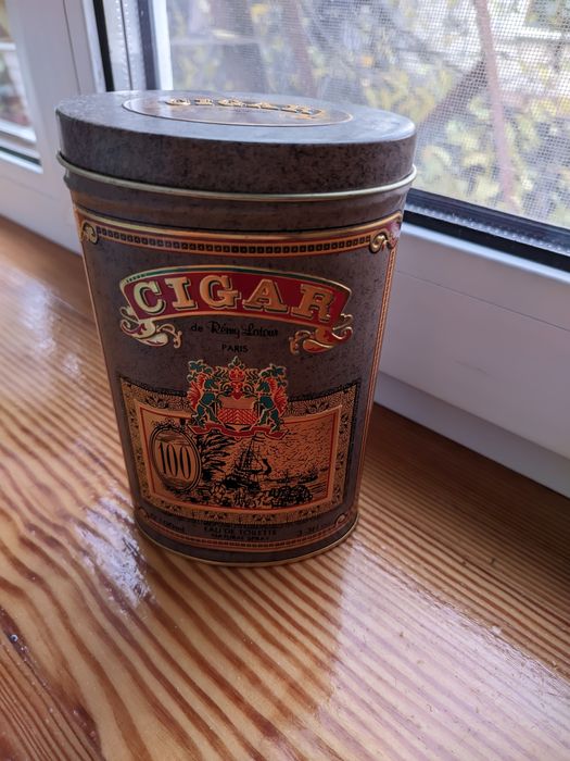 Продам металеву коробку для чоловічої туалетної води Cigar