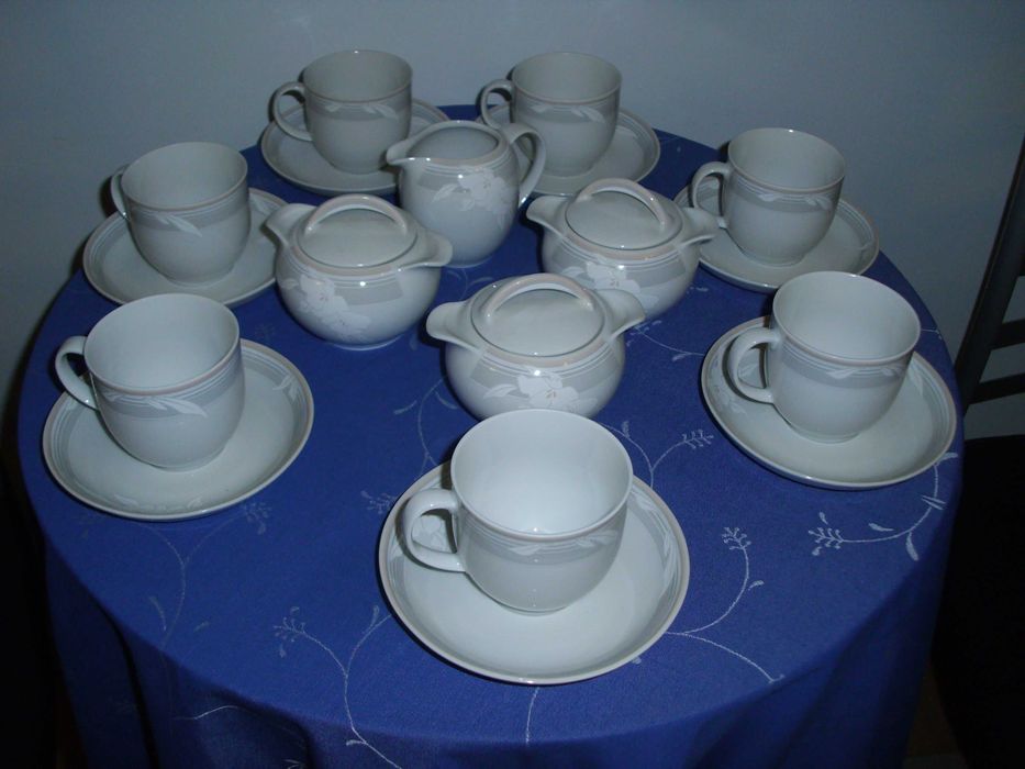 Zestaw Eschenbach / filiżanki + talerzyki + cukiernice + mlecznik