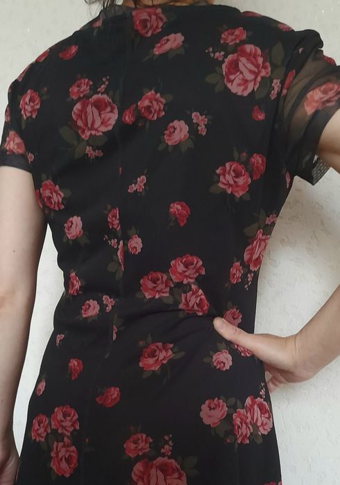 Платье в цветочек Stradivarius