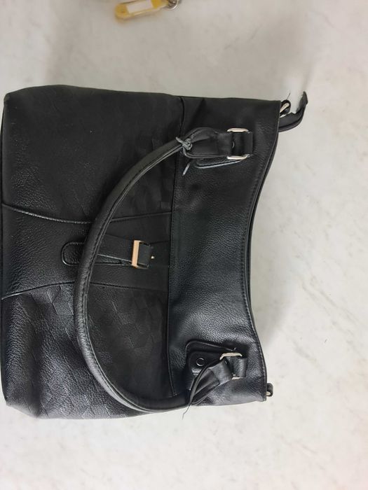 Czarna torebka używana