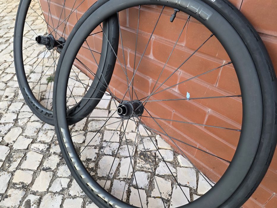 Rodas em carbono disco Bontrager Aeolus Elite 35