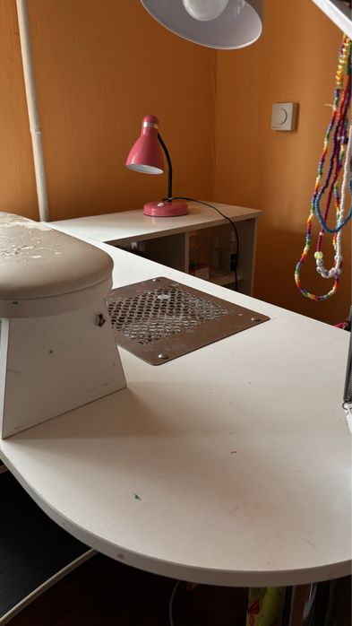 Стол маникюрный