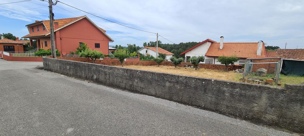 536 m2 Terreno murado e com água da rede