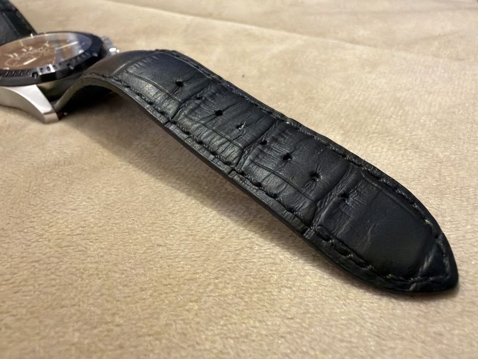 OPORTUNIDADE - Relógio preto - bracelete em pele - 100 metros resistência a água