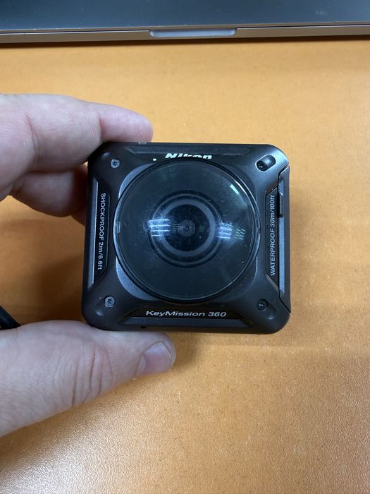 Nikon KeyMission 360 Wi-Fi, Bluetooth, NFC.