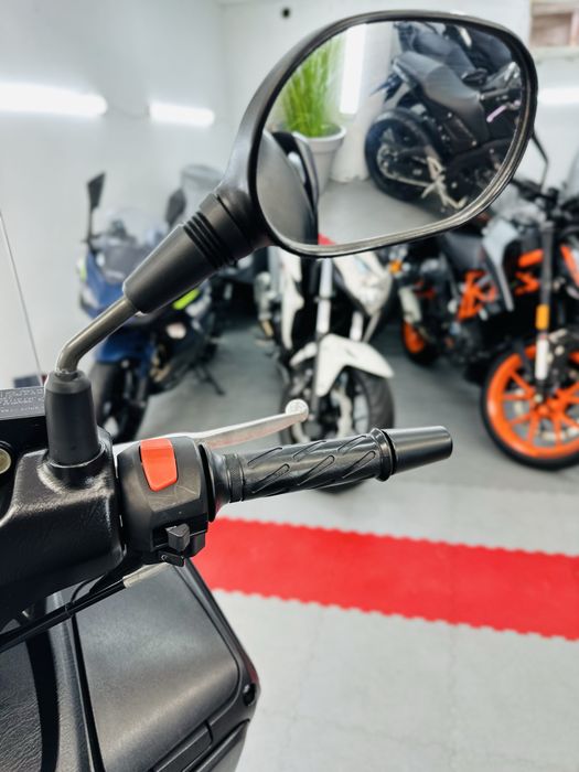 скутер Suzuki Burgman 200 в оригіналі тільки з Японії є доставка