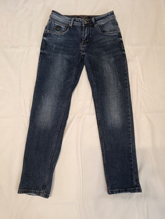 Джинси на хлопця, 30р.
Обхват талії 75см
Дліна штаніни по зовнішньому