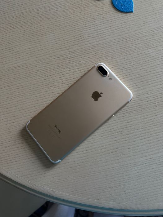 Телефон iPhone 7 Plus