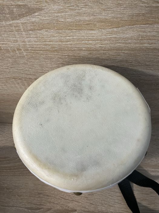 Drewniany bęben ręczny z paskiem
