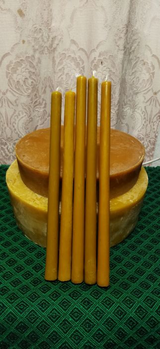 Свеча восковая .