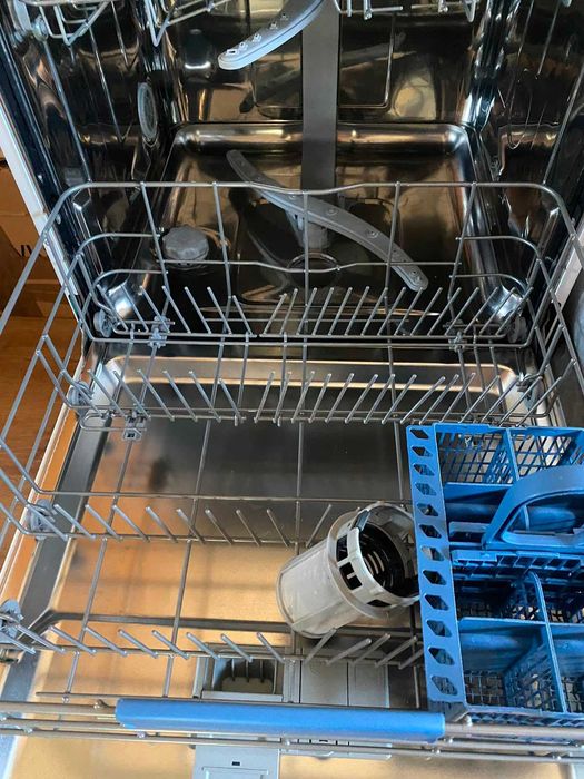 Máquina de Lavar Loiça Indesit – Muito Bom Estado