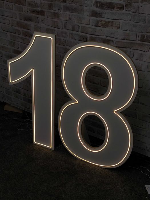 Cyfra 18 , neonowa,  NOWOŚĆ