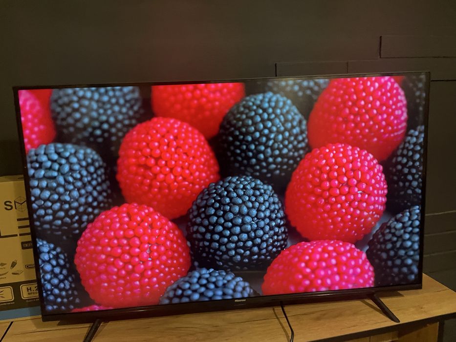 Телевізор Hisense 43 Smart tv 4К + кріплення