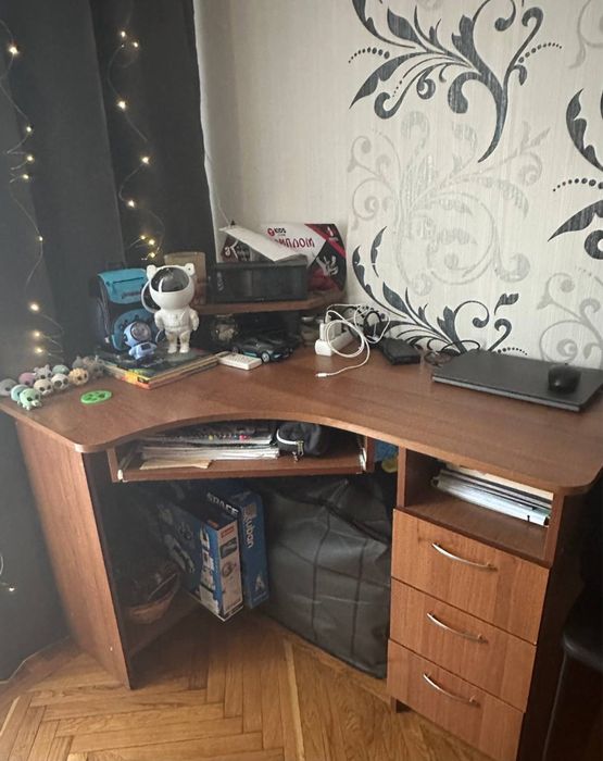 Продам стіл компьютерний б/у