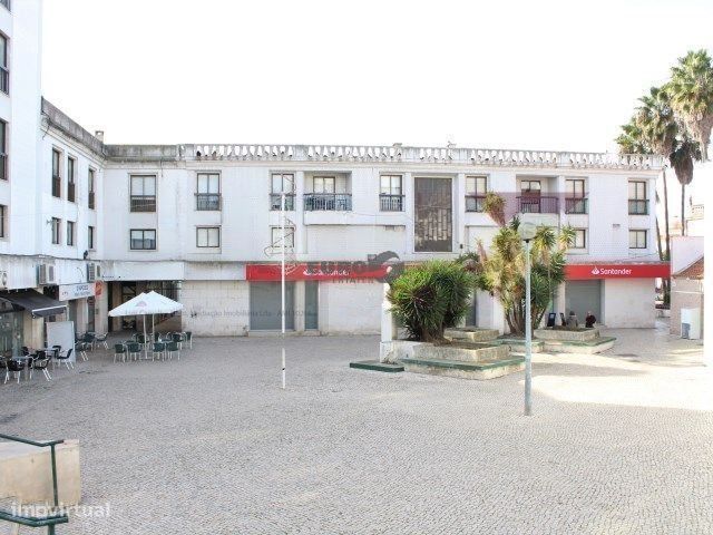 Loja ampla em Centro Comercial  Palmeiras