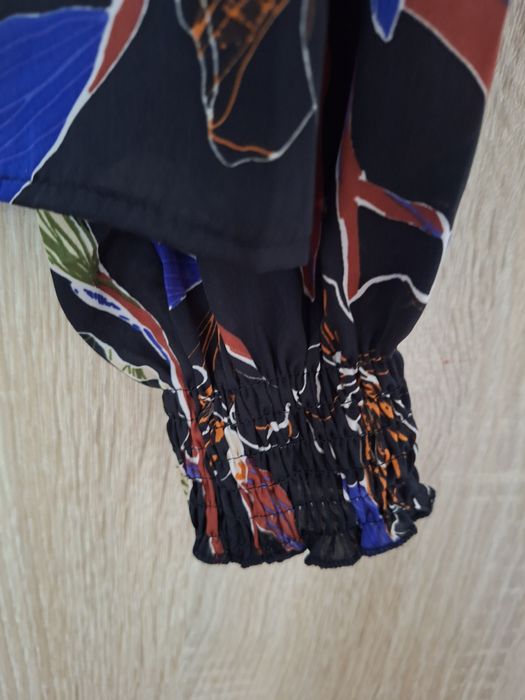 Wzorzysta bluzka w kwiaty Mango20