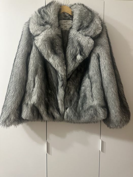 Шуба жіноча.