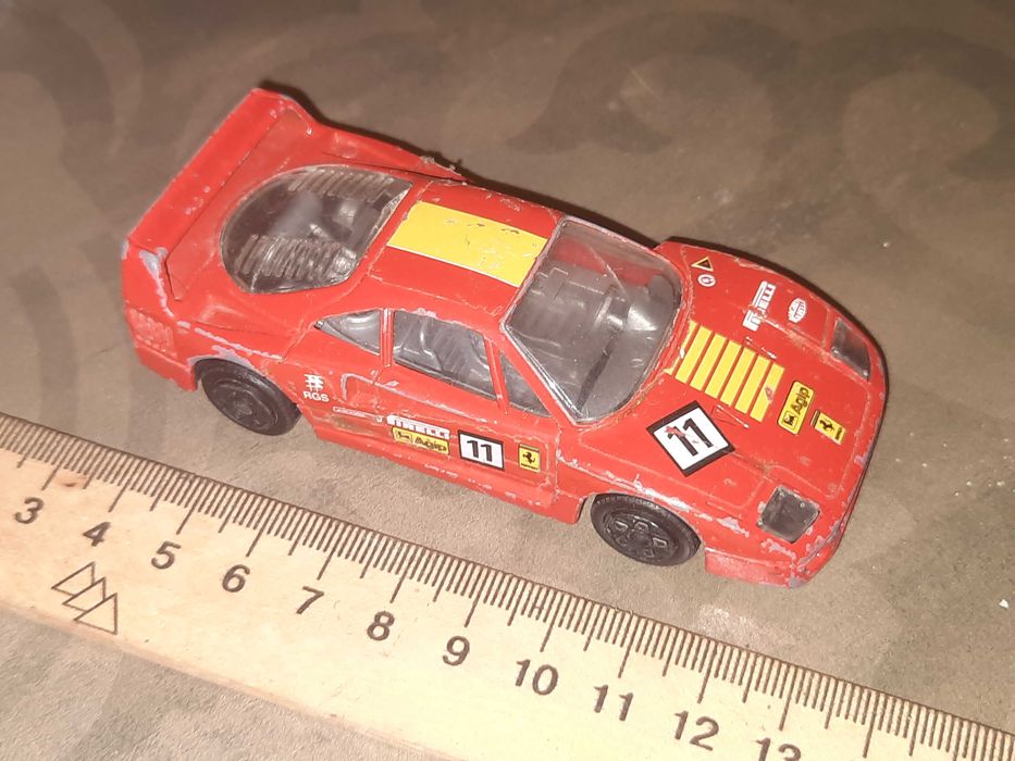 Модель автомобиля Ferrari F40 Made in Italy