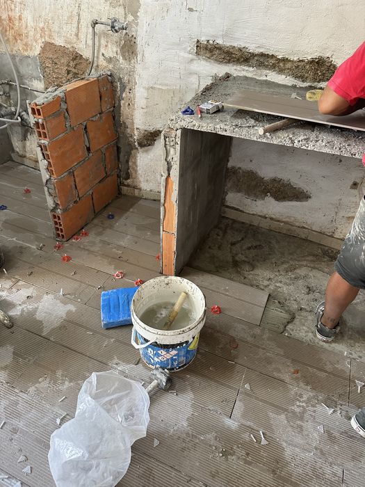 Faco trabalhos de trolha e pintura