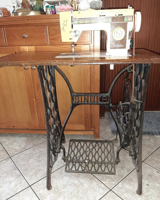 Máquina de costura e bordar64398357465985127