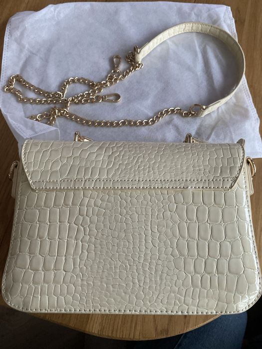 MONNARI lakierowany kuferek, torebka