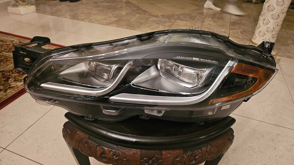 Lampa Jaguar XJ 2018,