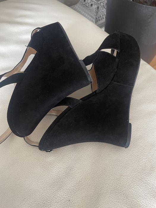 Czarne sandalki na koturnie guess 38,5