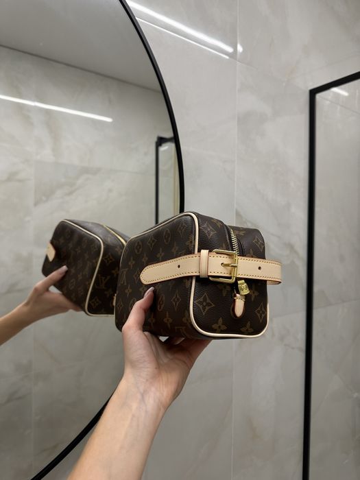 Дорожня косметичка жіноча сумка Louis Vuitton Dopp Kit Toilet Pouch