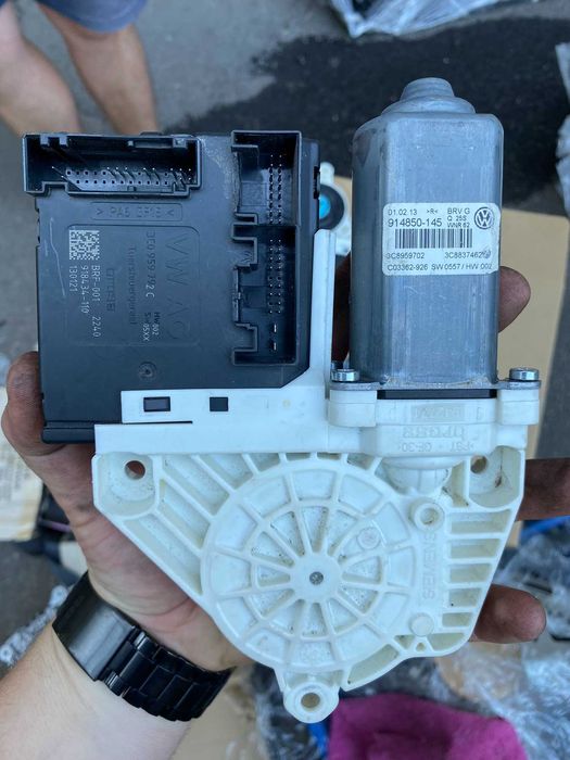 Моторчик склопідіймача Volkswagen Passat B7, CC