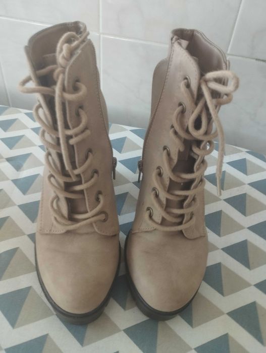 Botas bejes como novas