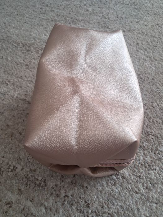 Kosmetyczka podróżna kuferek rose gold