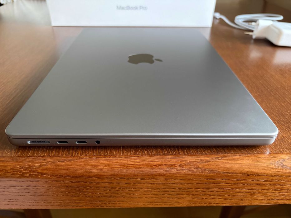 MacBook Pro M3 , 1TB SSD, 8GB Ram, stan bdb