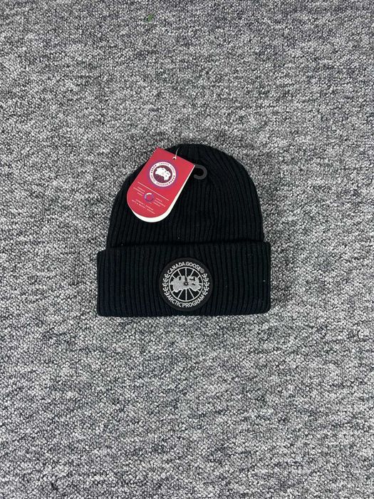 Canada Goose czarna czapka zimowa beanie z naszywką Arctic Program