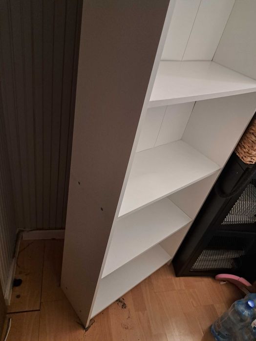 Biały regał Ikea Gersby