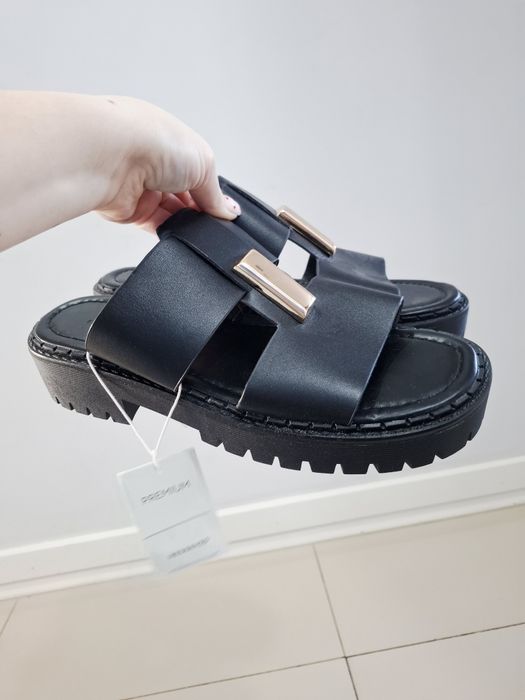 Damskie skórzane klapki reserved nowe 40 czarne skóra