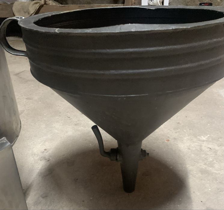 Funil de chapa restaurada