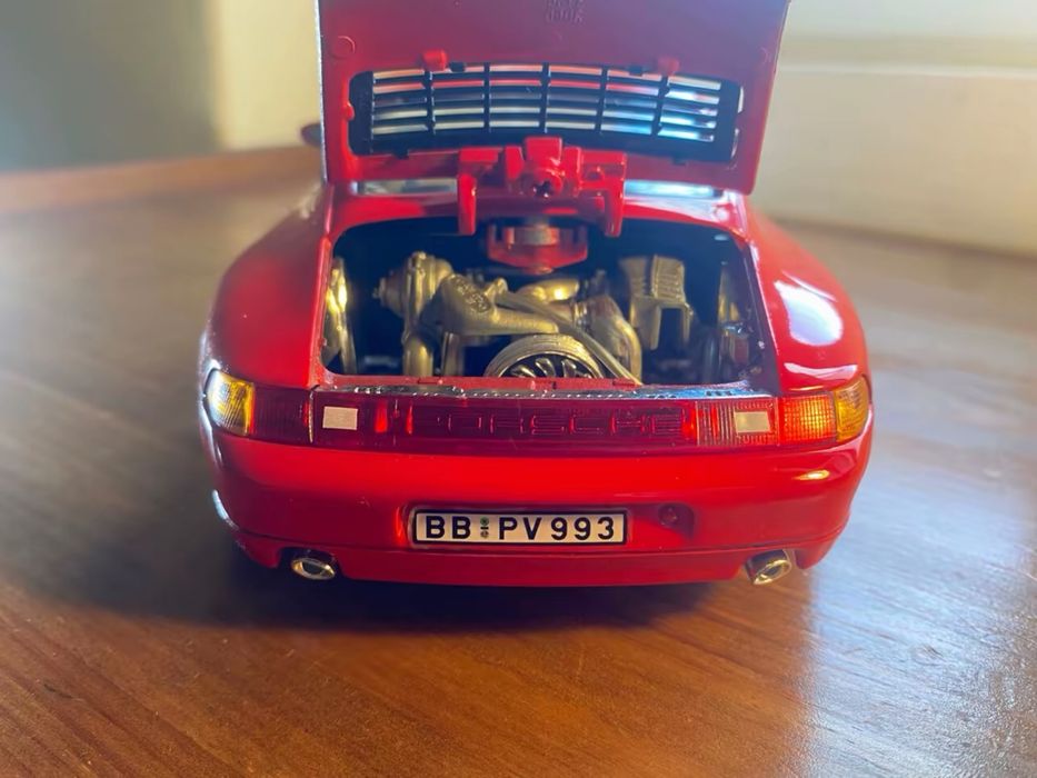 Carro miniatura do Porsche 911 Carrera vermelho - Bburago - Escala 1/18