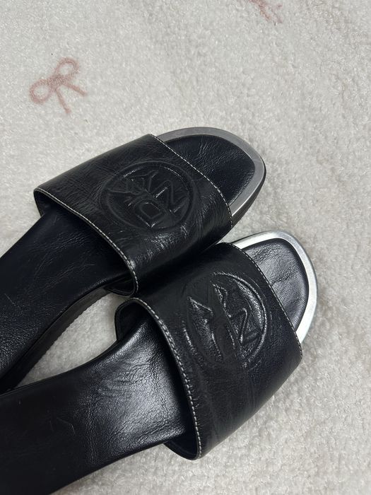 Шкіряні шльопки DKNY